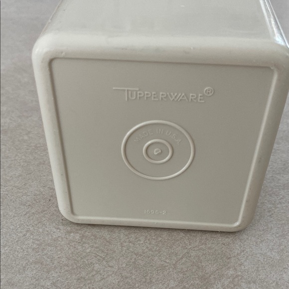 Tupperware White Food Storage Container - Picture 2 of 5